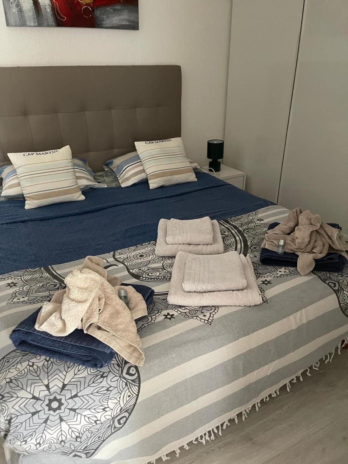 Hotel Au Reveil Des Cigales Saint Aygulf Esterno foto